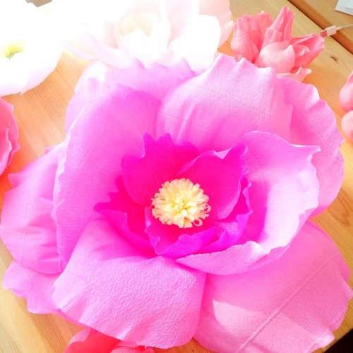 Бумажный цветок фуксия "Белль"